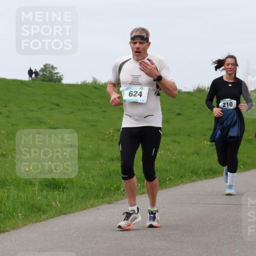 04.05.2025 - 8. Wedeler Halbmarathon Lena Gebhardt http://msf.ph/oto/7836413 04.05.2025 11:30:44 Laufen 60, 624, 210, 14 meine-sportfotos.de