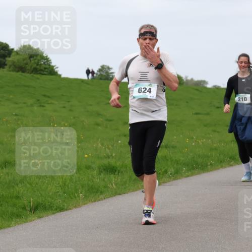 04.05.2025 - 8. Wedeler Halbmarathon Lena Gebhardt http://msf.ph/oto/7836424 04.05.2025 11:30:45 Laufen 624, 210, 14 meine-sportfotos.de