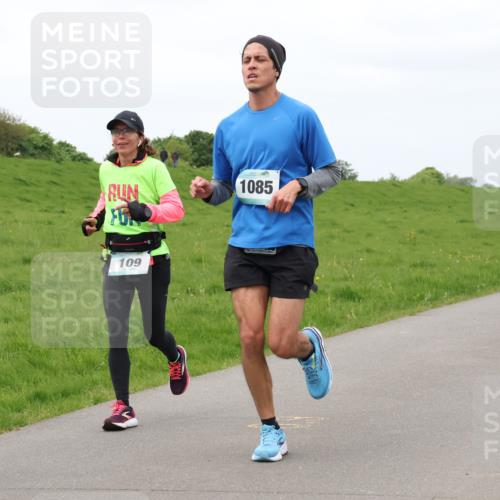04.05.2025 - 8. Wedeler Halbmarathon Lena Gebhardt http://msf.ph/oto/7836552 04.05.2025 11:31:14 Laufen 1085, 975, 06, 99, 109 meine-sportfotos.de