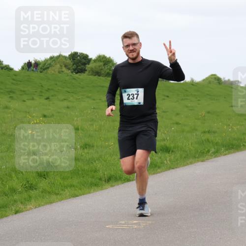 04.05.2025 - 8. Wedeler Halbmarathon Lena Gebhardt http://msf.ph/oto/7836566 04.05.2025 11:31:20 Laufen 237 meine-sportfotos.de