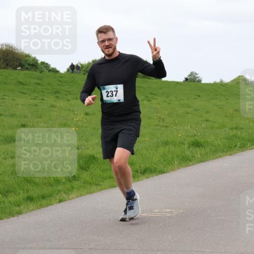 04.05.2025 - 8. Wedeler Halbmarathon Lena Gebhardt http://msf.ph/oto/7836580 04.05.2025 11:31:20 Laufen 237 meine-sportfotos.de