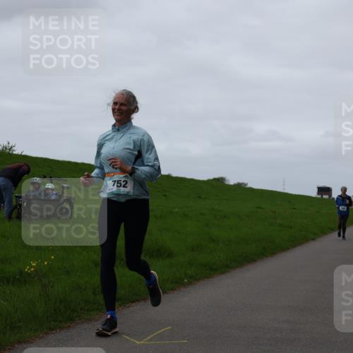 04.05.2025 - 8. Wedeler Halbmarathon Yannick Fuchs http://msf.ph/oto/7836623 04.05.2025 11:24:05 Laufen 752 meine-sportfotos.de