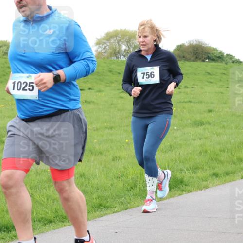 04.05.2025 - 8. Wedeler Halbmarathon Lena Gebhardt http://msf.ph/oto/7836682 04.05.2025 11:31:43 Laufen 1025, 756 meine-sportfotos.de