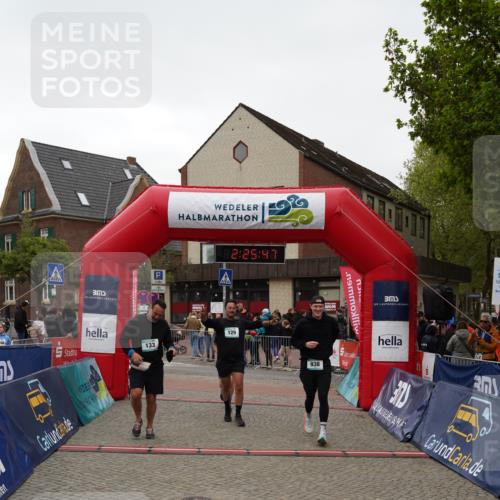 04.05.2025 - 8. Wedeler Halbmarathon Felixshl http://msf.ph/oto/7836758 04.05.2025 12:25:45 Ziel 41, 129, 133, 938 meine-sportfotos.de