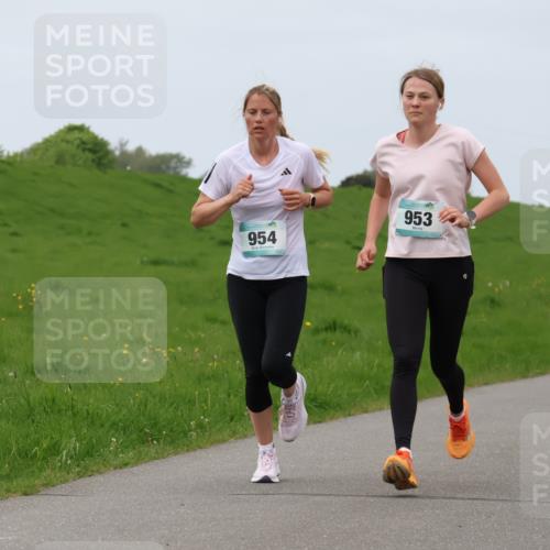 04.05.2025 - 8. Wedeler Halbmarathon Lena Gebhardt http://msf.ph/oto/7836834 04.05.2025 11:31:58 Laufen 954, 953 meine-sportfotos.de