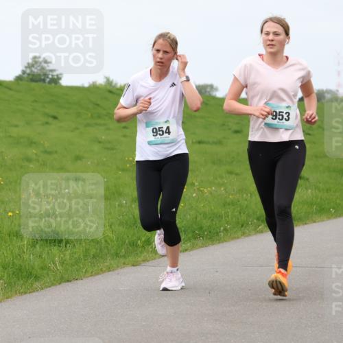 04.05.2025 - 8. Wedeler Halbmarathon Lena Gebhardt http://msf.ph/oto/7836843 04.05.2025 11:31:59 Laufen 954, 953 meine-sportfotos.de
