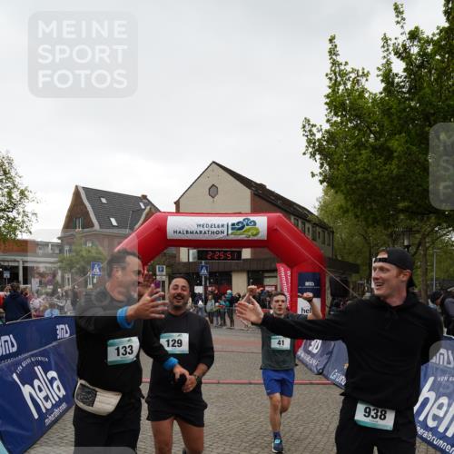 04.05.2025 - 8. Wedeler Halbmarathon Felixshl http://msf.ph/oto/7836915 04.05.2025 12:25:48 Ziel 41, 129, 133, 938 meine-sportfotos.de