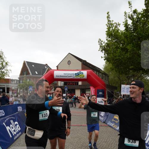 04.05.2025 - 8. Wedeler Halbmarathon Felixshl http://msf.ph/oto/7836929 04.05.2025 12:25:49 Ziel 41, 129, 133, 938 meine-sportfotos.de