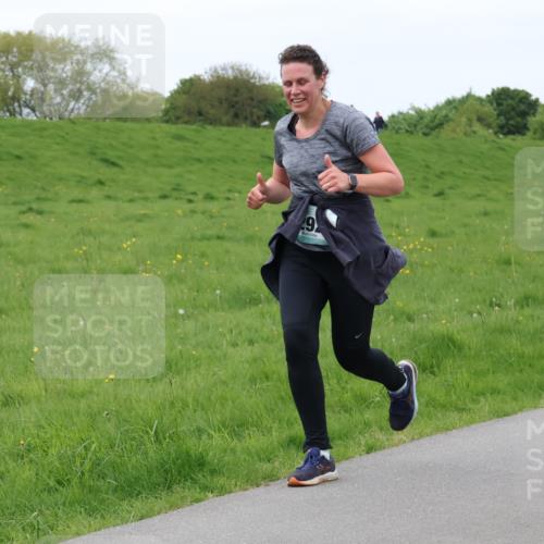 04.05.2025 - 8. Wedeler Halbmarathon Lena Gebhardt http://msf.ph/oto/7836933 04.05.2025 11:32:20 Laufen 67 meine-sportfotos.de