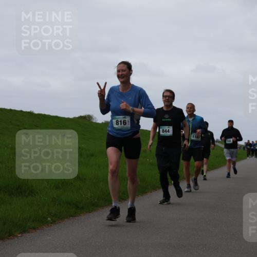 04.05.2025 - 8. Wedeler Halbmarathon Yannick Fuchs http://msf.ph/oto/7837017 04.05.2025 11:24:20 Laufen 816, 844, 1167, 346 meine-sportfotos.de