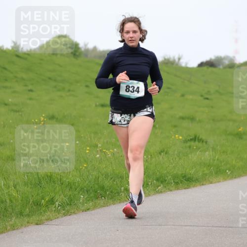 04.05.2025 - 8. Wedeler Halbmarathon Lena Gebhardt http://msf.ph/oto/7837076 04.05.2025 11:32:51 Laufen 834 meine-sportfotos.de