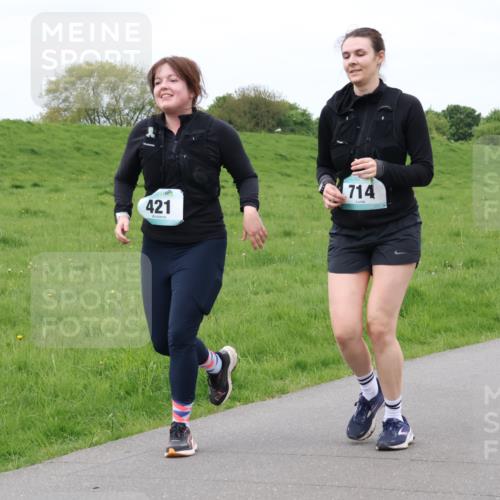 04.05.2025 - 8. Wedeler Halbmarathon Lena Gebhardt http://msf.ph/oto/7837101 04.05.2025 11:33:06 Laufen 421, 714 meine-sportfotos.de
