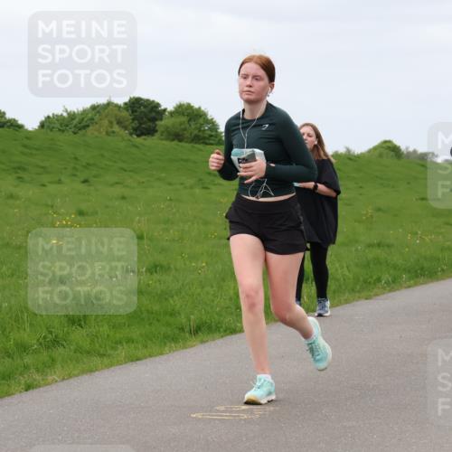 04.05.2025 - 8. Wedeler Halbmarathon Lena Gebhardt http://msf.ph/oto/7837105 04.05.2025 11:33:07 Laufen 116, 209 meine-sportfotos.de