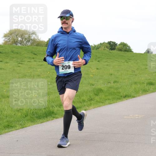 04.05.2025 - 8. Wedeler Halbmarathon Lena Gebhardt http://msf.ph/oto/7837170 04.05.2025 11:33:13 Laufen 209 meine-sportfotos.de