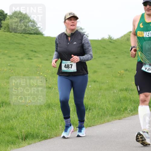 04.05.2025 - 8. Wedeler Halbmarathon Lena Gebhardt http://msf.ph/oto/7837377 04.05.2025 11:34:13 Laufen 660, 487, 1003, 89 meine-sportfotos.de