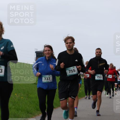 04.05.2025 - 8. Wedeler Halbmarathon Yannick Fuchs http://msf.ph/oto/7837417 04.05.2025 11:24:43 Laufen 1073, 755, 737, 9, 753, 1146, 533 meine-sportfotos.de