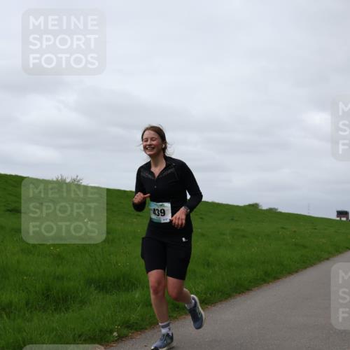 04.05.2025 - 8. Wedeler Halbmarathon Yannick Fuchs http://msf.ph/oto/7837430 04.05.2025 12:00:41 Laufen 439, 67 meine-sportfotos.de