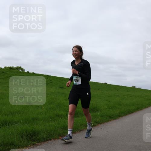 04.05.2025 - 8. Wedeler Halbmarathon Yannick Fuchs http://msf.ph/oto/7837462 04.05.2025 12:00:41 Laufen 439, 67 meine-sportfotos.de