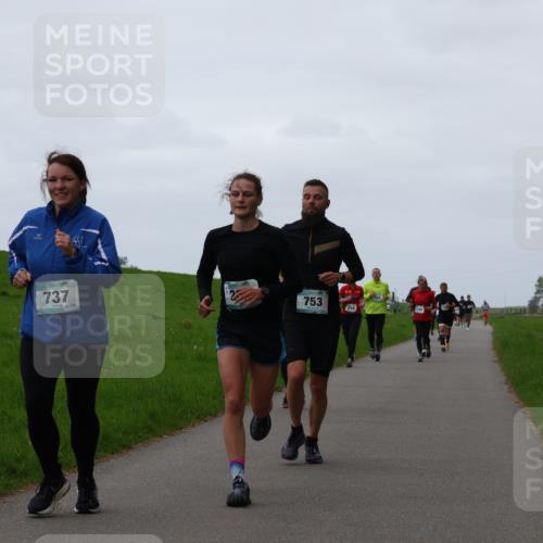 04.05.2025 - 8. Wedeler Halbmarathon Yannick Fuchs http://msf.ph/oto/7837516 04.05.2025 11:24:47 Laufen 737, 753 meine-sportfotos.de
