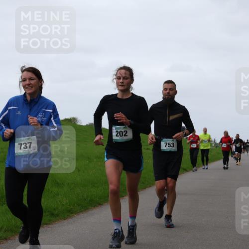 04.05.2025 - 8. Wedeler Halbmarathon Yannick Fuchs http://msf.ph/oto/7837521 04.05.2025 11:24:48 Laufen 737, 136, 202, 753 meine-sportfotos.de