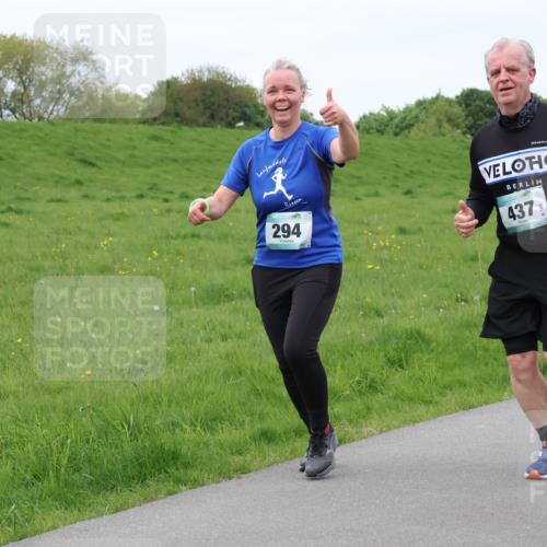 04.05.2025 - 8. Wedeler Halbmarathon Lena Gebhardt http://msf.ph/oto/7837544 04.05.2025 11:34:42 Laufen 294, 437 meine-sportfotos.de