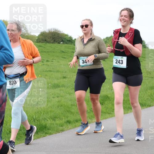 04.05.2025 - 8. Wedeler Halbmarathon Lena Gebhardt http://msf.ph/oto/7837599 04.05.2025 11:34:48 Laufen 830, 8102, 34, 243 meine-sportfotos.de