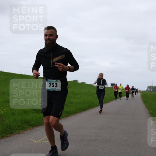 04.05.2025 - 8. Wedeler Halbmarathon Yannick Fuchs http://msf.ph/oto/7837601 04.05.2025 11:24:50 Laufen 753, 1200 meine-sportfotos.de