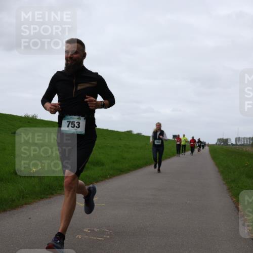 04.05.2025 - 8. Wedeler Halbmarathon Yannick Fuchs http://msf.ph/oto/7837611 04.05.2025 11:24:50 Laufen 753, 1200 meine-sportfotos.de