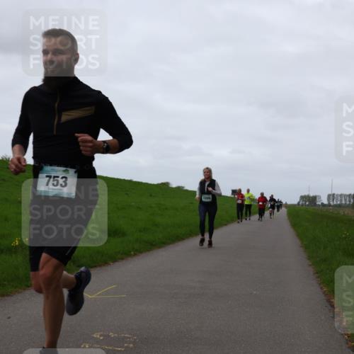 04.05.2025 - 8. Wedeler Halbmarathon Yannick Fuchs http://msf.ph/oto/7837615 04.05.2025 11:24:50 Laufen 753, 1200 meine-sportfotos.de