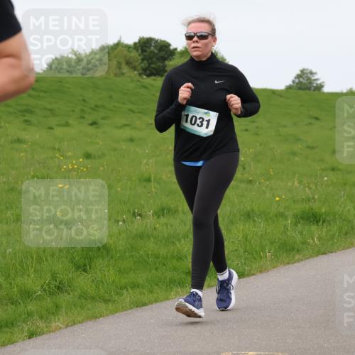 04.05.2025 - 8. Wedeler Halbmarathon Lena Gebhardt http://msf.ph/oto/7837685 04.05.2025 11:34:55 Laufen 1031 meine-sportfotos.de