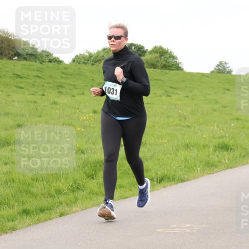 04.05.2025 - 8. Wedeler Halbmarathon Lena Gebhardt http://msf.ph/oto/7837698 04.05.2025 11:34:55 Laufen 1031 meine-sportfotos.de
