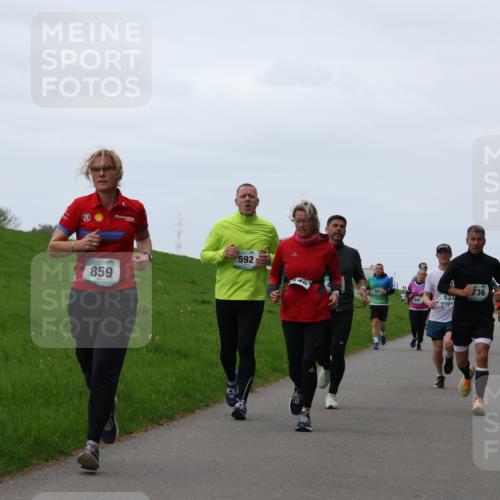 04.05.2025 - 8. Wedeler Halbmarathon Yannick Fuchs http://msf.ph/oto/7837727 04.05.2025 11:24:55 Laufen 859, 592, 36, 533 meine-sportfotos.de