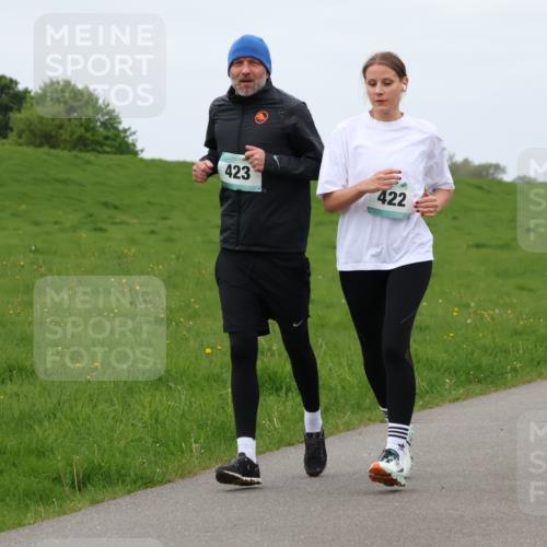 04.05.2025 - 8. Wedeler Halbmarathon Lena Gebhardt http://msf.ph/oto/7837831 04.05.2025 11:35:30 Laufen 423, 422 meine-sportfotos.de