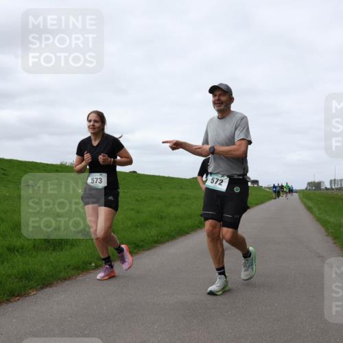 04.05.2025 - 8. Wedeler Halbmarathon Yannick Fuchs http://msf.ph/oto/7837851 04.05.2025 11:46:27 Laufen 572, 573 meine-sportfotos.de