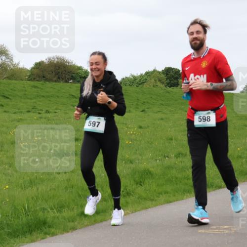 04.05.2025 - 8. Wedeler Halbmarathon Lena Gebhardt http://msf.ph/oto/7837876 04.05.2025 11:35:44 Laufen 598, 597 meine-sportfotos.de