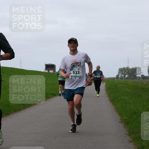 04.05.2025 - 8. Wedeler Halbmarathon Yannick Fuchs http://msf.ph/oto/7837877 04.05.2025 11:24:59 Laufen 475, 2023, 533, 7325 meine-sportfotos.de