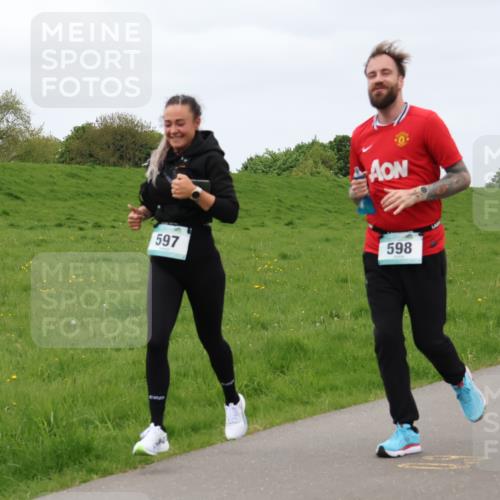04.05.2025 - 8. Wedeler Halbmarathon Lena Gebhardt http://msf.ph/oto/7837880 04.05.2025 11:35:44 Laufen 597, 598 meine-sportfotos.de