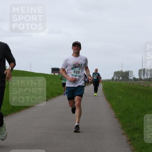 04.05.2025 - 8. Wedeler Halbmarathon Yannick Fuchs http://msf.ph/oto/7837892 04.05.2025 11:24:59 Laufen 475, 533 meine-sportfotos.de