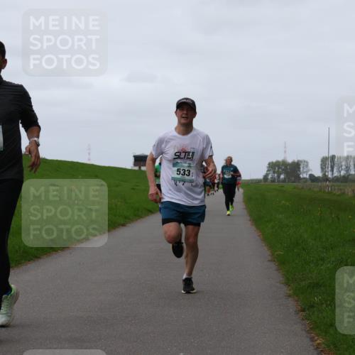 04.05.2025 - 8. Wedeler Halbmarathon Yannick Fuchs http://msf.ph/oto/7837903 04.05.2025 11:25:00 Laufen 475, 2023, 533 meine-sportfotos.de
