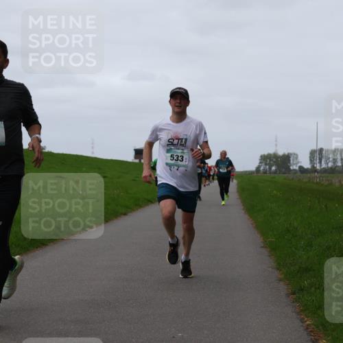04.05.2025 - 8. Wedeler Halbmarathon Yannick Fuchs http://msf.ph/oto/7837907 04.05.2025 11:25:00 Laufen 475, 533 meine-sportfotos.de