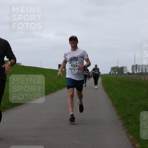 04.05.2025 - 8. Wedeler Halbmarathon Yannick Fuchs http://msf.ph/oto/7837915 04.05.2025 11:25:00 Laufen 475, 533 meine-sportfotos.de
