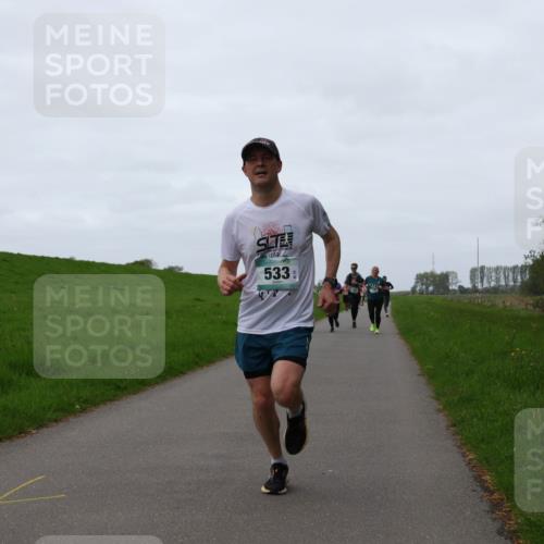 04.05.2025 - 8. Wedeler Halbmarathon Yannick Fuchs http://msf.ph/oto/7837931 04.05.2025 11:25:01 Laufen 2023, 533 meine-sportfotos.de