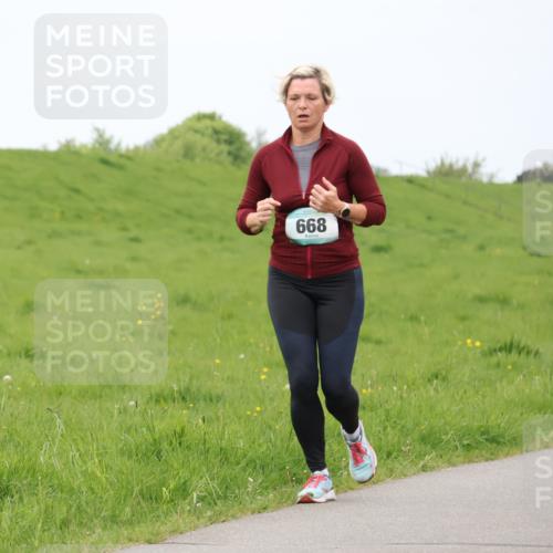 04.05.2025 - 8. Wedeler Halbmarathon Lena Gebhardt http://msf.ph/oto/7837940 04.05.2025 11:35:53 Laufen 668 meine-sportfotos.de