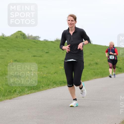 04.05.2025 - 8. Wedeler Halbmarathon Lena Gebhardt http://msf.ph/oto/7837963 04.05.2025 11:35:56 Laufen 588 meine-sportfotos.de