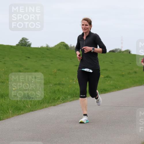 04.05.2025 - 8. Wedeler Halbmarathon Lena Gebhardt http://msf.ph/oto/7837978 04.05.2025 11:35:57 Laufen 588 meine-sportfotos.de