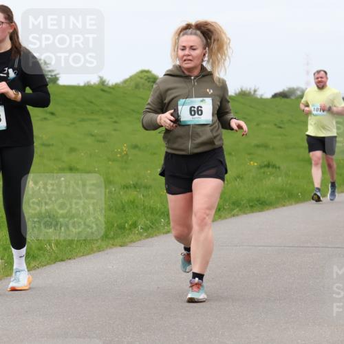 04.05.2025 - 8. Wedeler Halbmarathon Lena Gebhardt http://msf.ph/oto/7838027 04.05.2025 11:36:13 Laufen 1113, 66, 101, 1010, 21 meine-sportfotos.de
