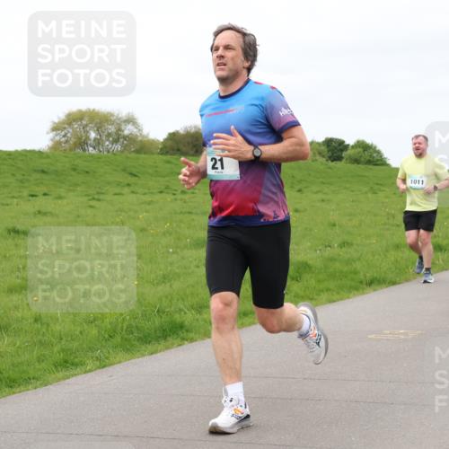 04.05.2025 - 8. Wedeler Halbmarathon Lena Gebhardt http://msf.ph/oto/7838078 04.05.2025 11:36:19 Laufen 21, 24, 1011, 1010 meine-sportfotos.de