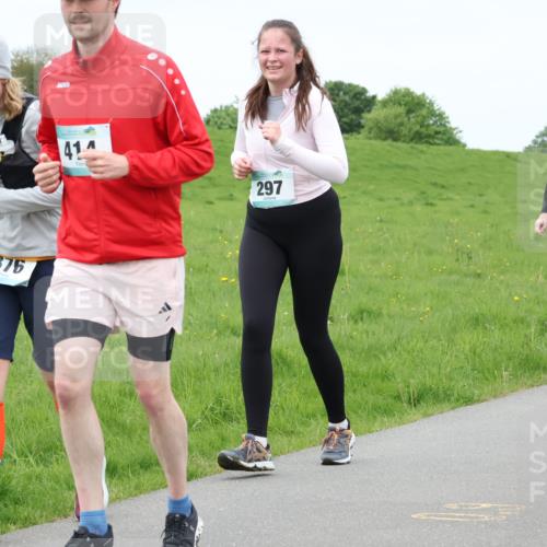 04.05.2025 - 8. Wedeler Halbmarathon Lena Gebhardt http://msf.ph/oto/7838222 04.05.2025 11:36:48 Laufen 375, 414, 297, 20 meine-sportfotos.de