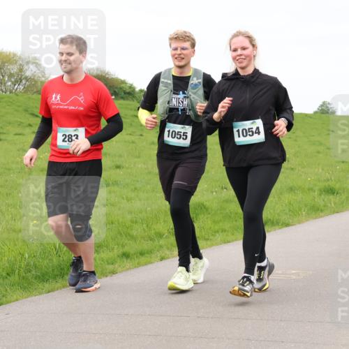 04.05.2025 - 8. Wedeler Halbmarathon Lena Gebhardt http://msf.ph/oto/7838251 04.05.2025 11:36:51 Laufen 28, 3, 1055, 1054 meine-sportfotos.de