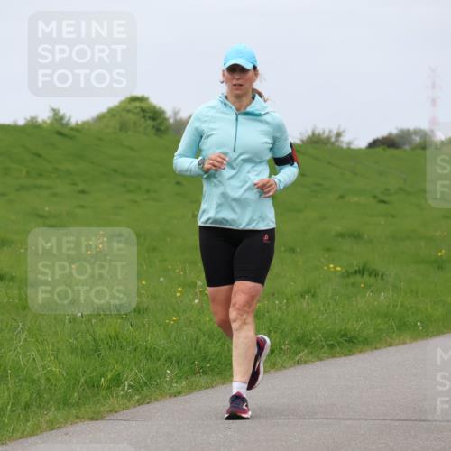 04.05.2025 - 8. Wedeler Halbmarathon Lena Gebhardt http://msf.ph/oto/7838260 04.05.2025 11:36:53 Laufen  meine-sportfotos.de